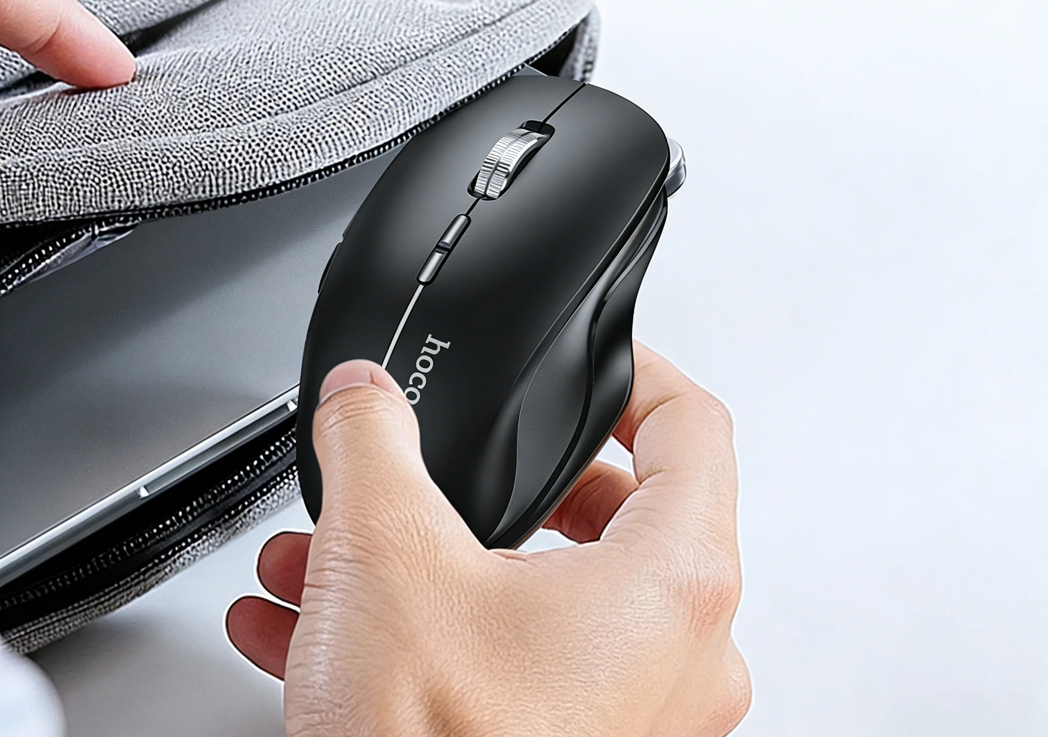 Leve para Levar na Mochila – Mouse Ergonômico Recarregável HOCO GM40